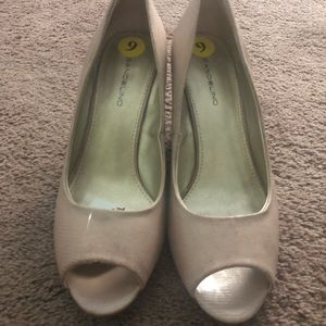 Bandolino Open Toe Beige Wedge, Size 9